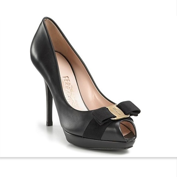 FERRAGAMO Black Vara Logo Bow Peep Toe Pumps 7 - Picture 1 of 8